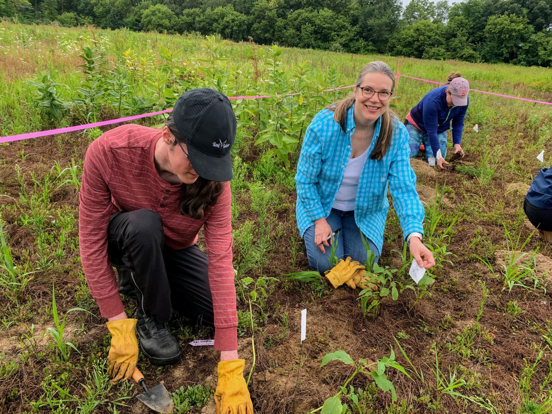 Volunteers Plant Natives at Tihart Preserve